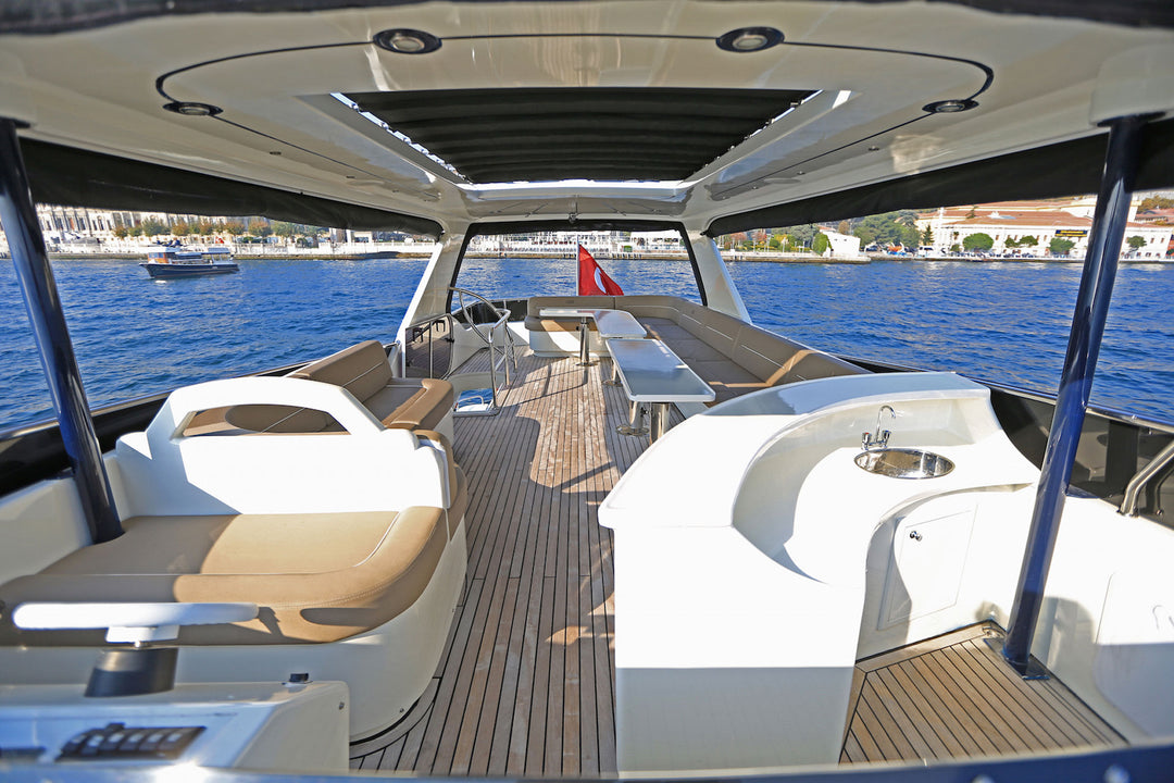 LUXURY 7 yacht powered by 2×450 Hp Iveco engines