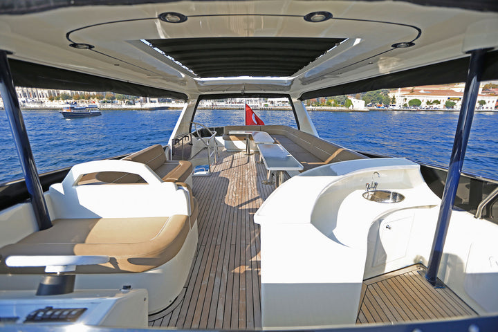 LUXURY 7 yacht powered by 2×450 Hp Iveco engines