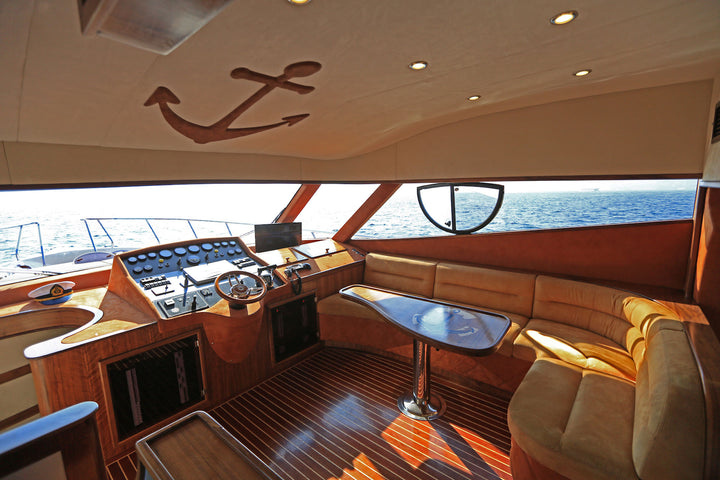 Yacht cruising at a top speed of 17 knots