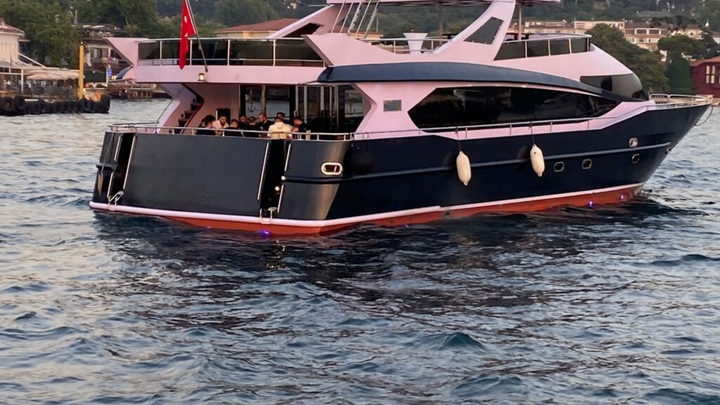 LUX ÇNG luxury yacht cruising the Bosphorus with 150 guests.