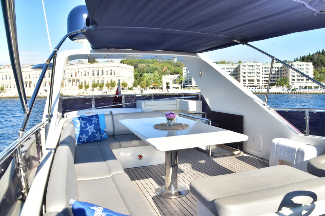 Guests enjoying the spacious deck of Luxury DEN5, designed for comfort and privacy.