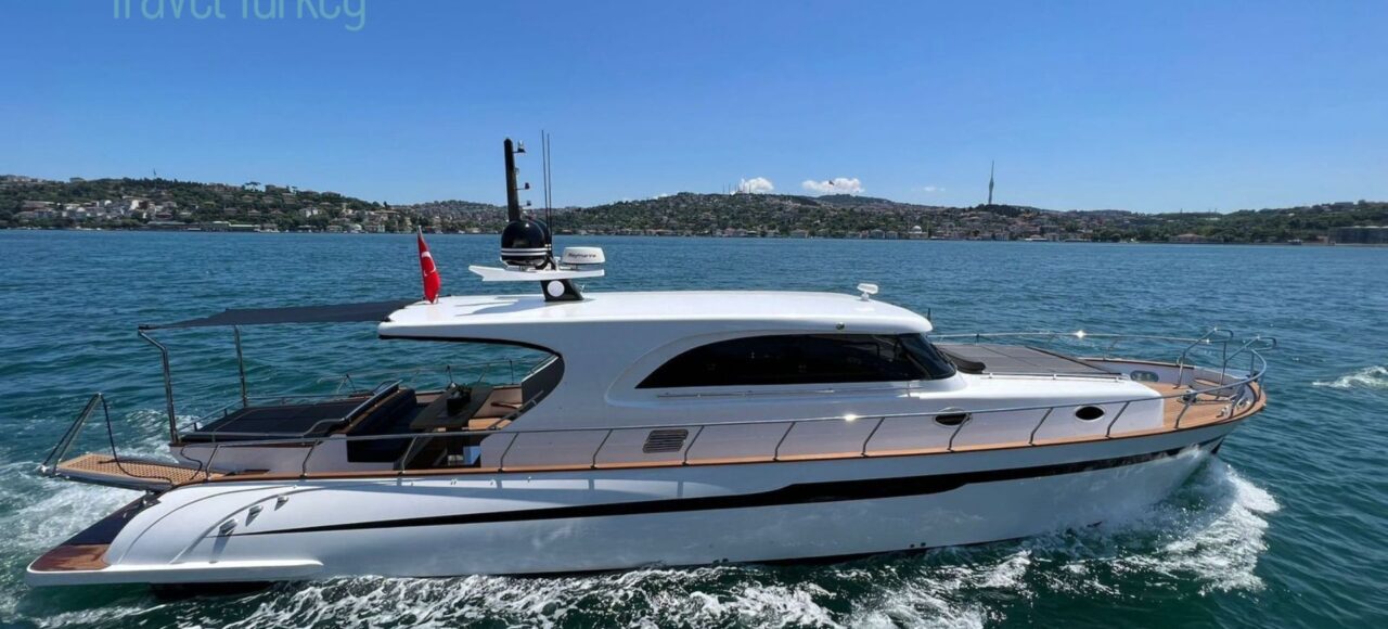 8 person private yacht rental in Istanbul Lux KDR1 cruising on the Bosphorus