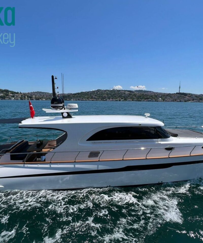 8 person private yacht rental in Istanbul Lux KDR1 cruising on the Bosphorus
