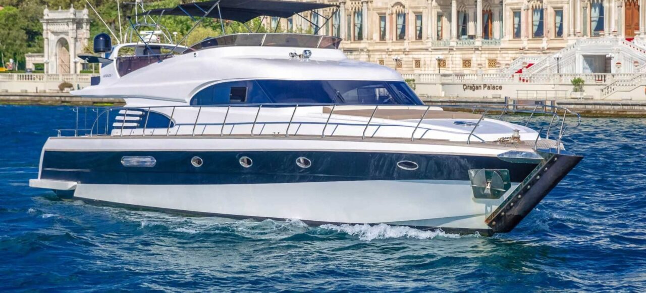Private Bosphorus sightseeing cruise on a luxury yacht in Istanbul