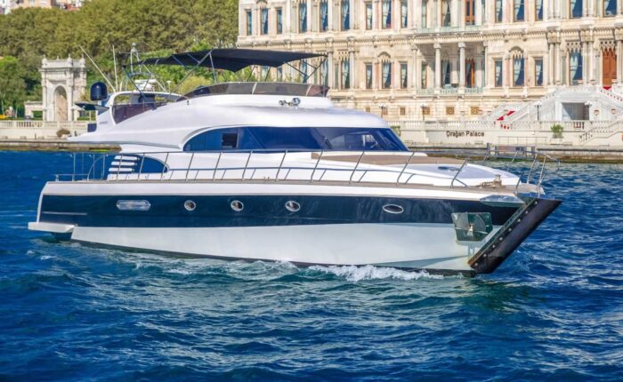 Private Bosphorus sightseeing cruise on a luxury yacht in Istanbul
