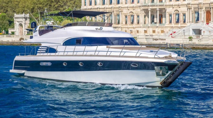 Private Bosphorus sightseeing cruise on a luxury yacht in Istanbul