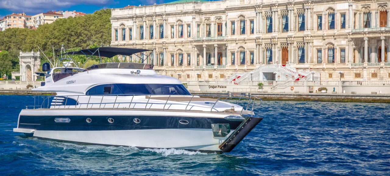 Private Bosphorus sightseeing cruise on a luxury yacht in Istanbul
