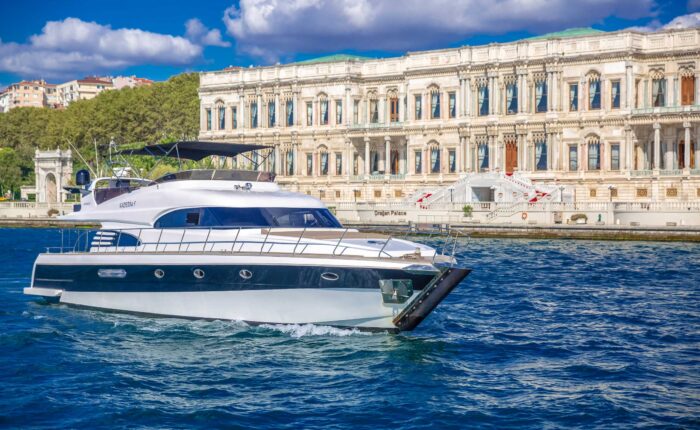 Private Bosphorus sightseeing cruise on a luxury yacht in Istanbul