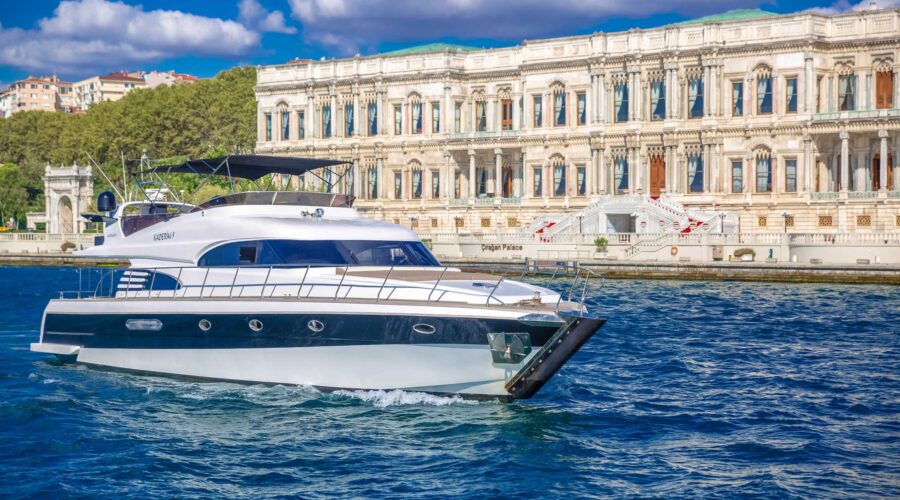 Private Bosphorus sightseeing cruise on a luxury yacht in Istanbul
