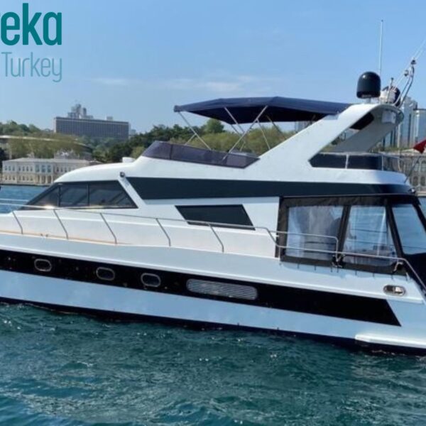 Lux KDR4 private yacht cruising on the Bosphorus in Istanbul