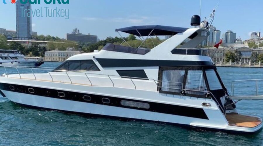 Lux KDR4 private yacht cruising on the Bosphorus in Istanbul