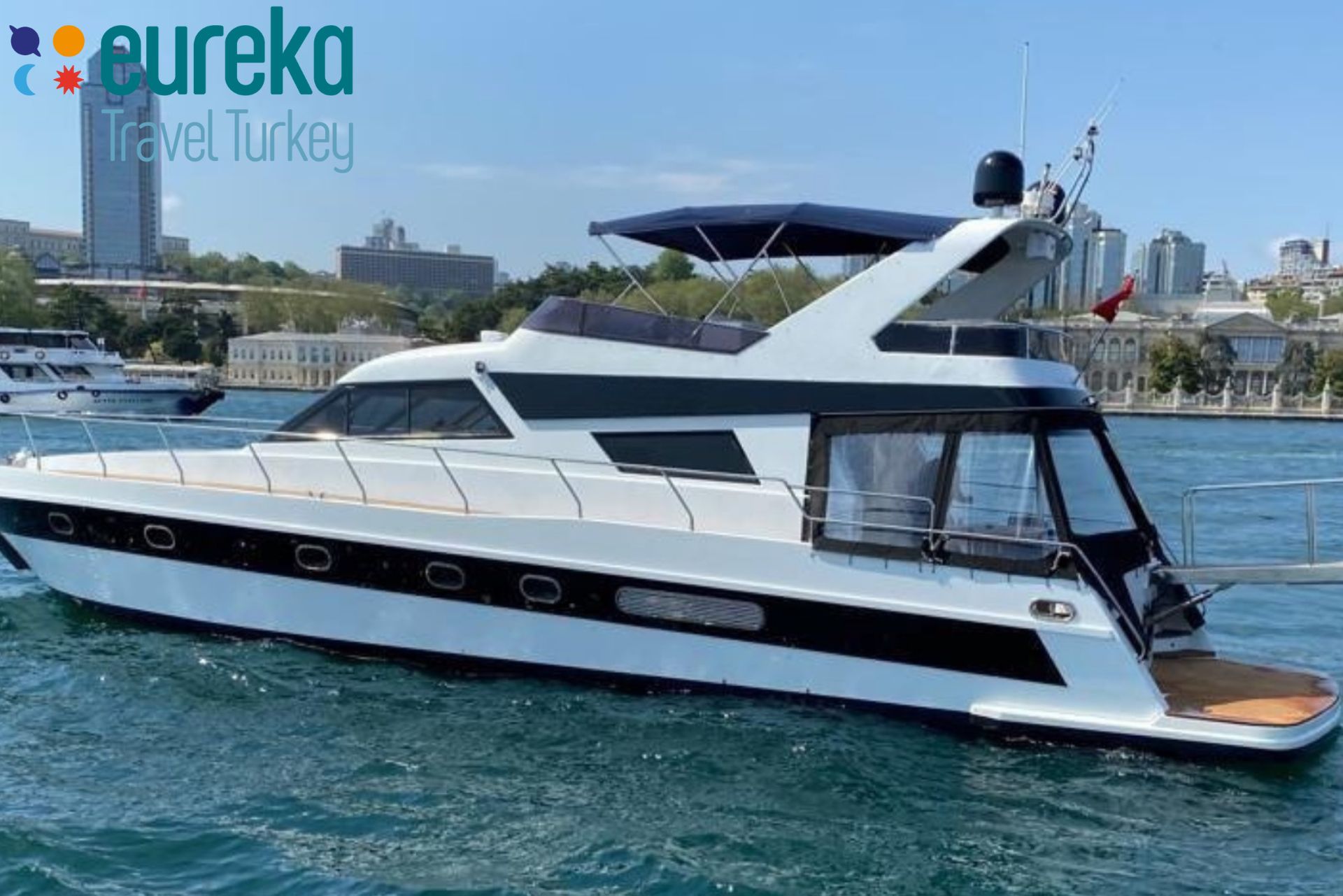 Lux KDR4 private yacht cruising on the Bosphorus in Istanbul