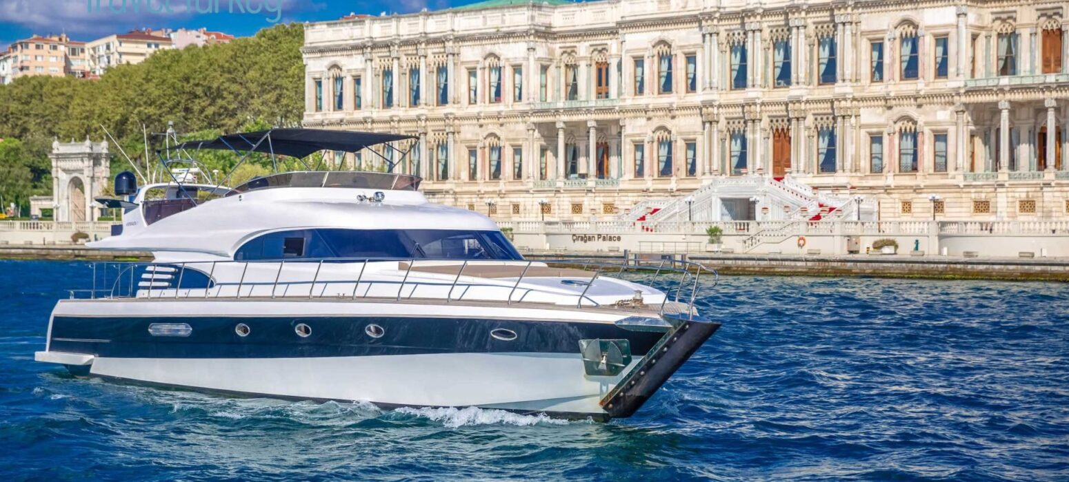 20 Person Private Yacht Rental in Istanbul – Lux KDR5