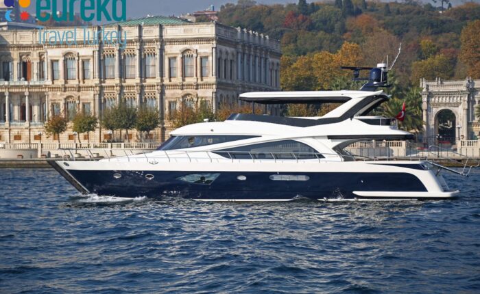 Lux KDR7 private yacht rental in Istanbul cruising on the Bosphorus