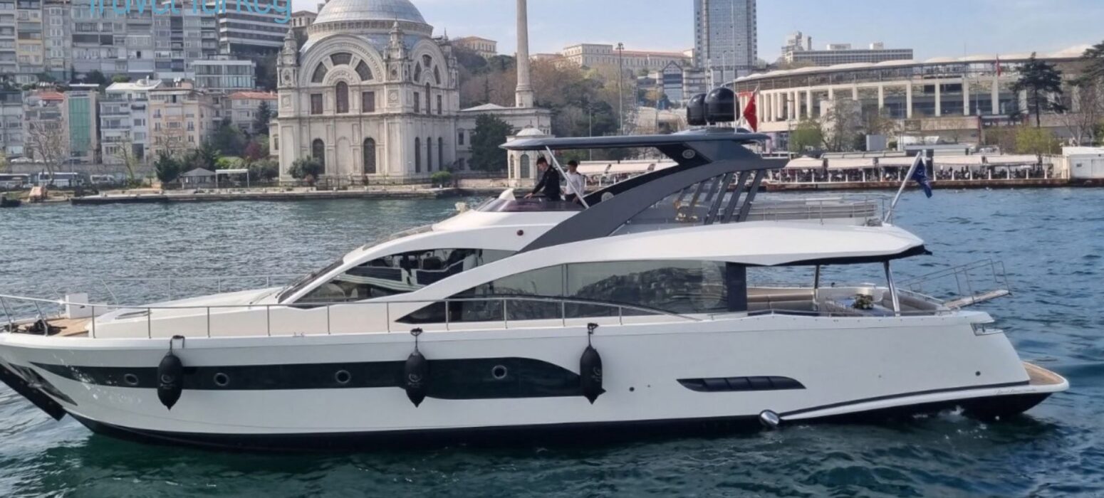 Luxury yacht DEN9 cruising on the Bosphorus in Istanbul