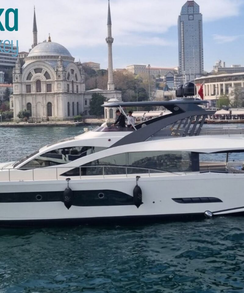 Luxury yacht DEN9 cruising on the Bosphorus in Istanbul