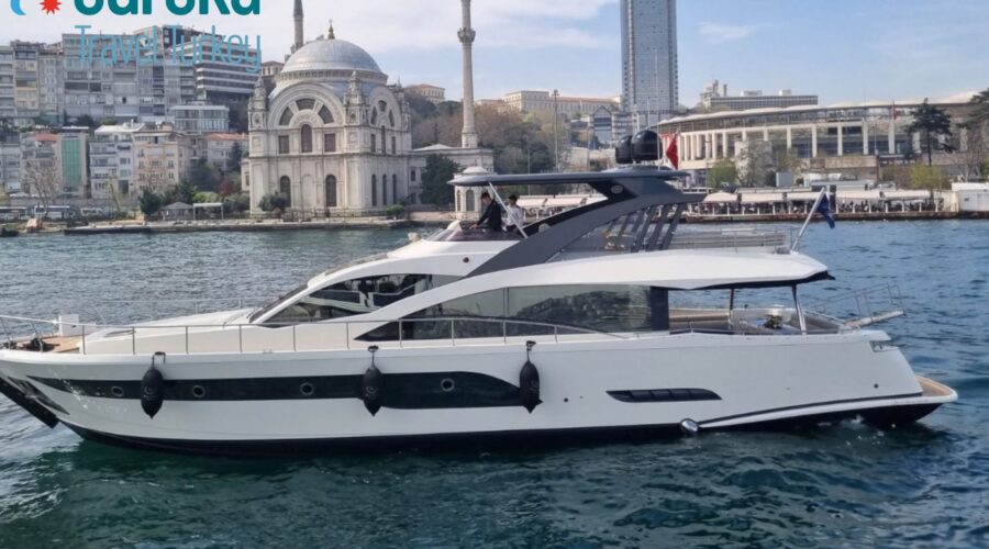 Luxury yacht DEN9 cruising on the Bosphorus in Istanbul