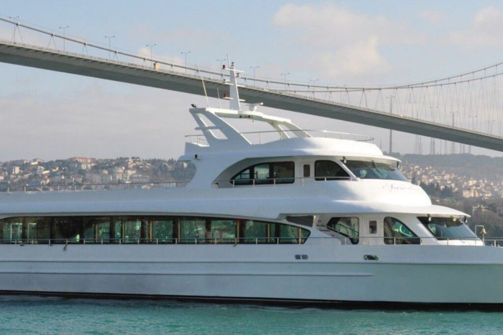 bosphorus-wedding-yacht-private-venue-view Private wedding yacht venue on the Bosphorus with scenic Istanbul views