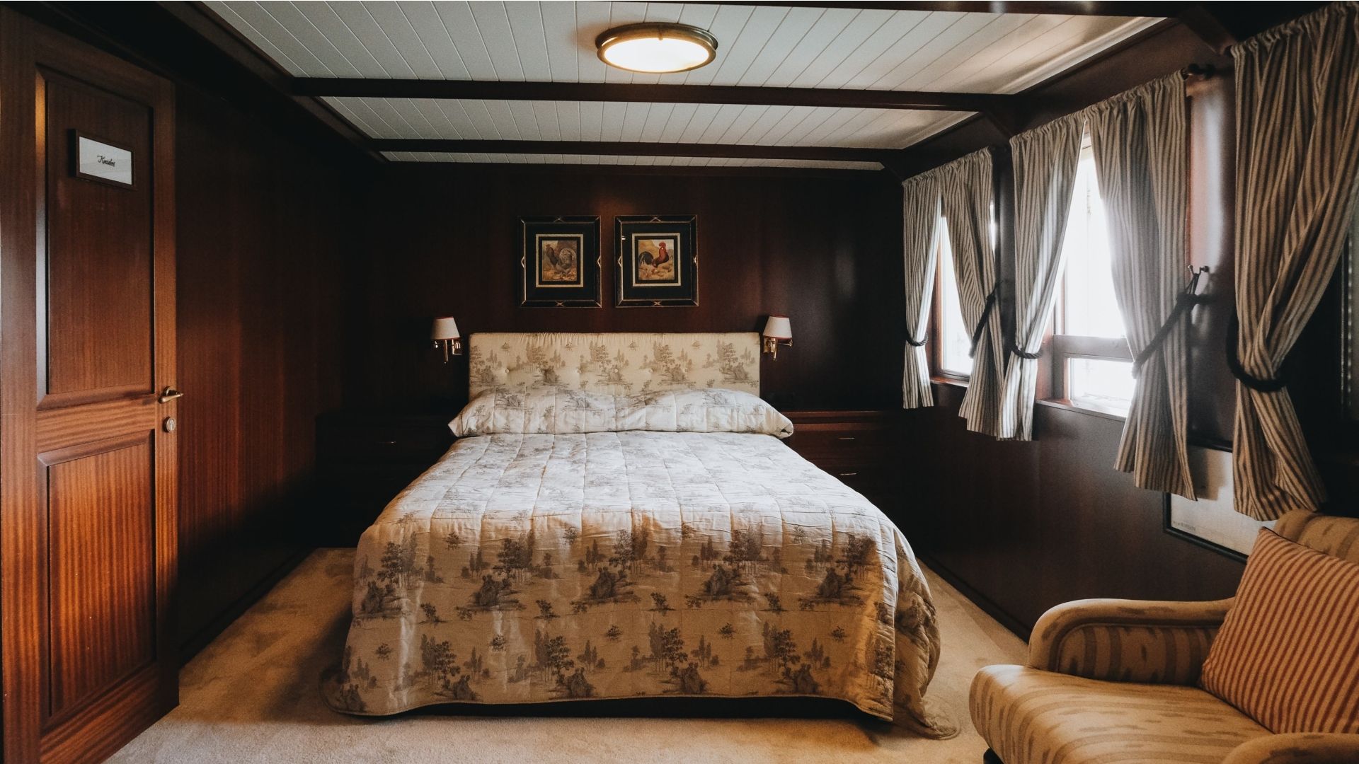 corporate-yacht-event-yacht-lux-hls-cabin Luxury cabin on Lux HLS yacht in Istanbul