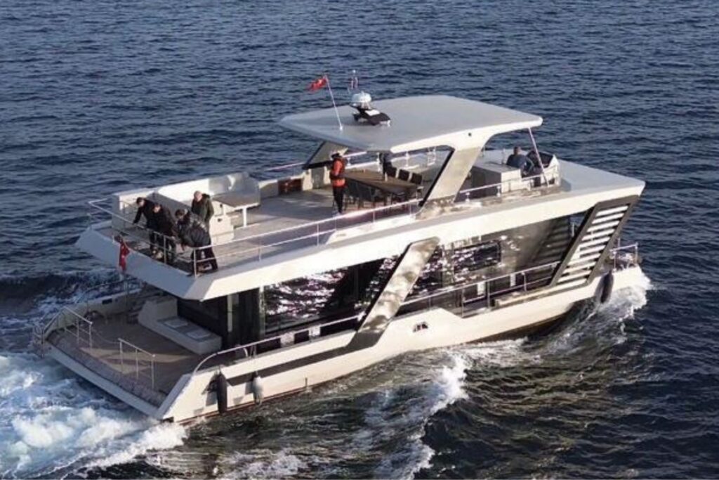 lux-vista-60-private-yacht-istanbul Modern private yacht for 60 guests on the Bosphorus in Istanbul